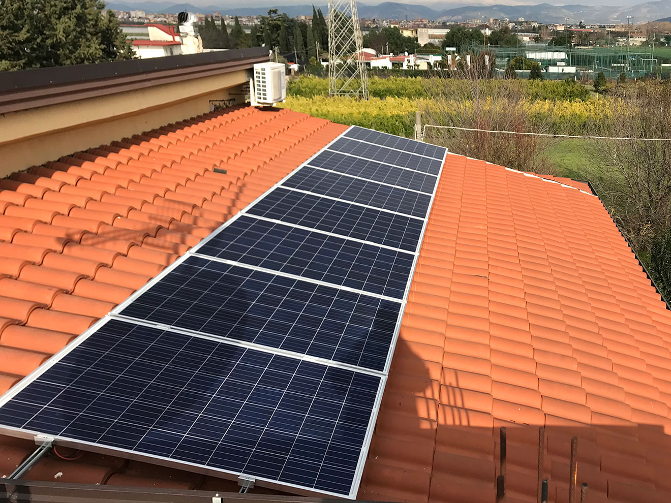 Impianto Fotovoltaico 4,5 kWp Pomigliano d'Arco, Napoli dmt solar impianti fotovoltaici partner tesla, maxeon sunpower, solaredge