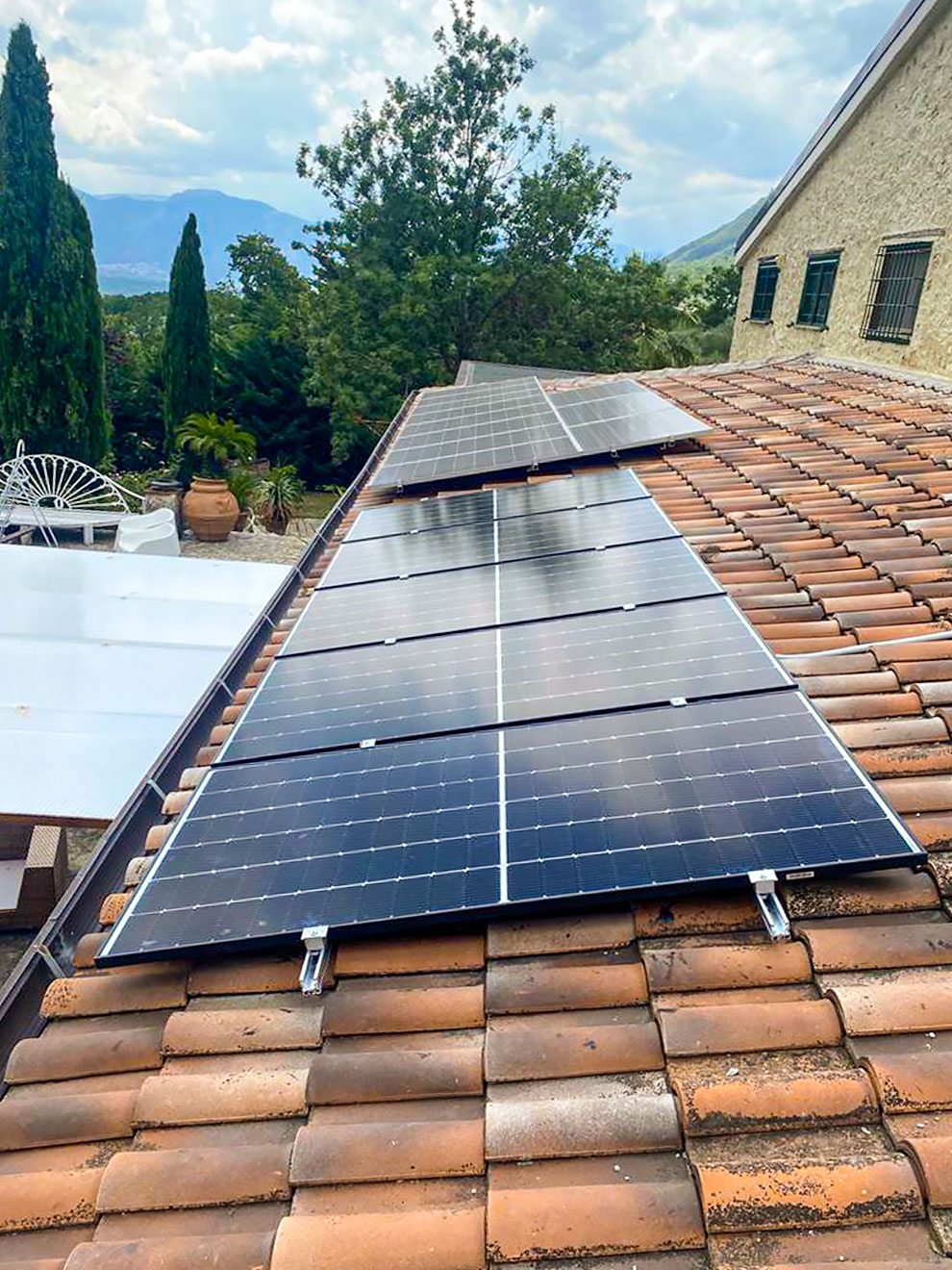 Impianto Fotovoltaico 2 kWp con 5kWh di accumulo Capriati al Volturno, Caserta dmt solar impianti fotovoltaici partner tesla, maxeon sunpower, solaredge