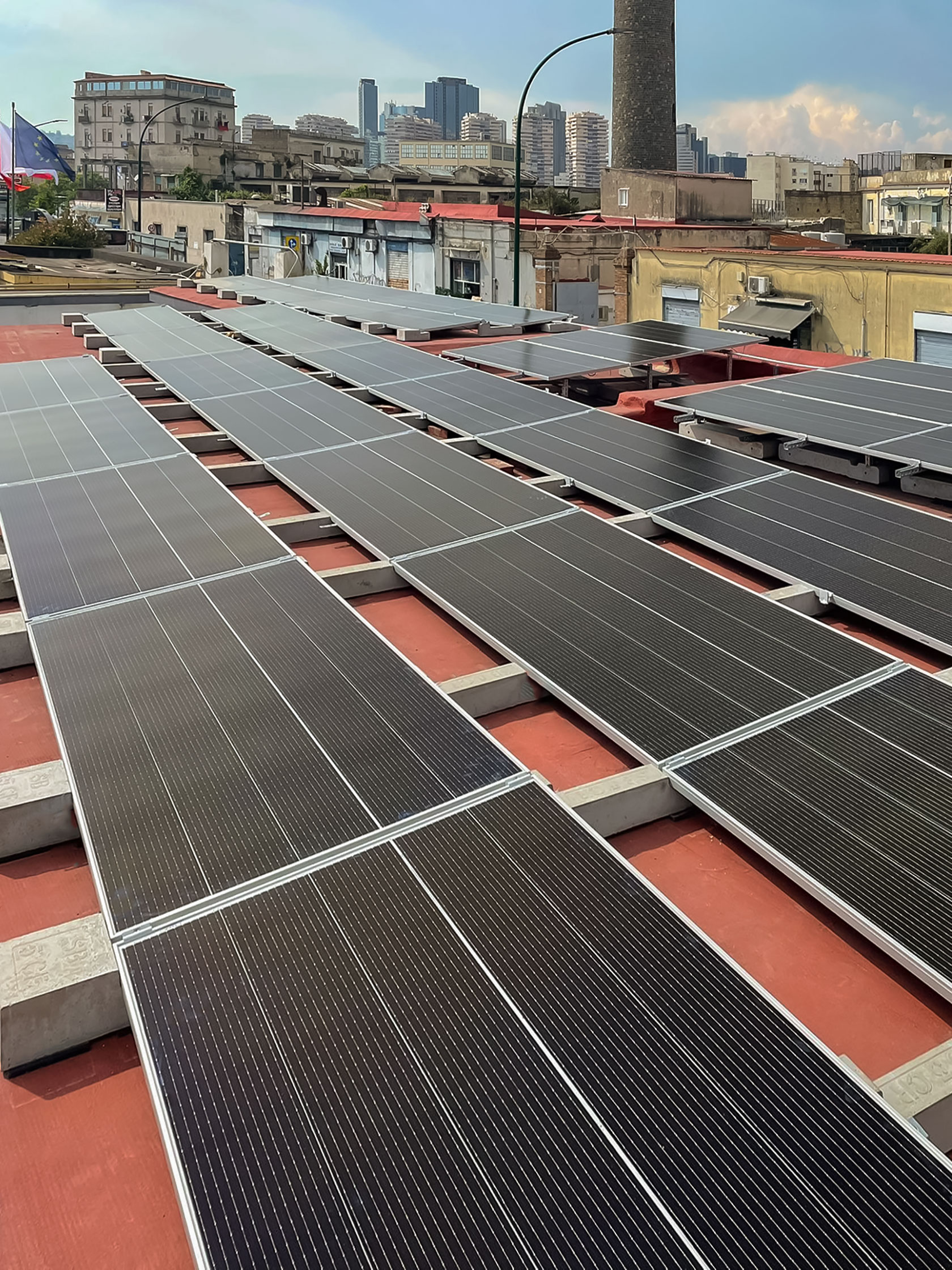 Impianto Fotovoltaico SunPower da 108,29 kWp installato a Napoli alla tipografia PrintSprint dall'azienda DMT Solar installatore certificato Tesla Powerwall e Sunpower Maxeon impianto fotovoltaico in Campania, Lazio, Molise, Lombardia, Piemonte, ITALIA