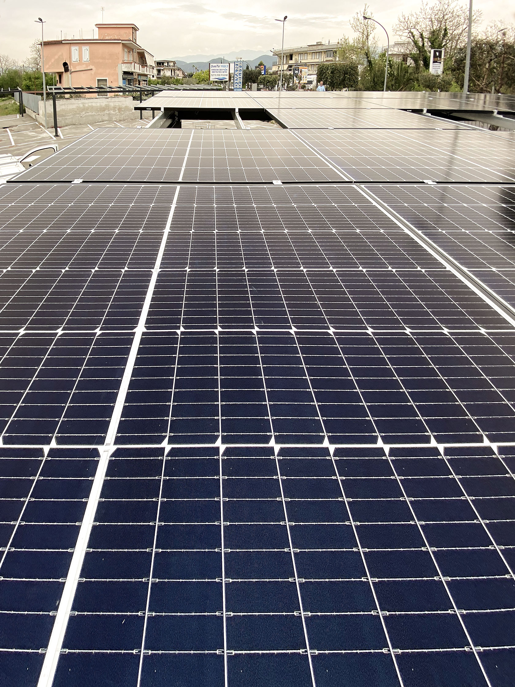 Impianto Fotovoltaico 60 kWp installato a Palma Campania, Napoli dall'azienda DMT Solar installatore certificato Tesla Powerwall e Sunpower Maxeon impianto fotovoltaico in Campania