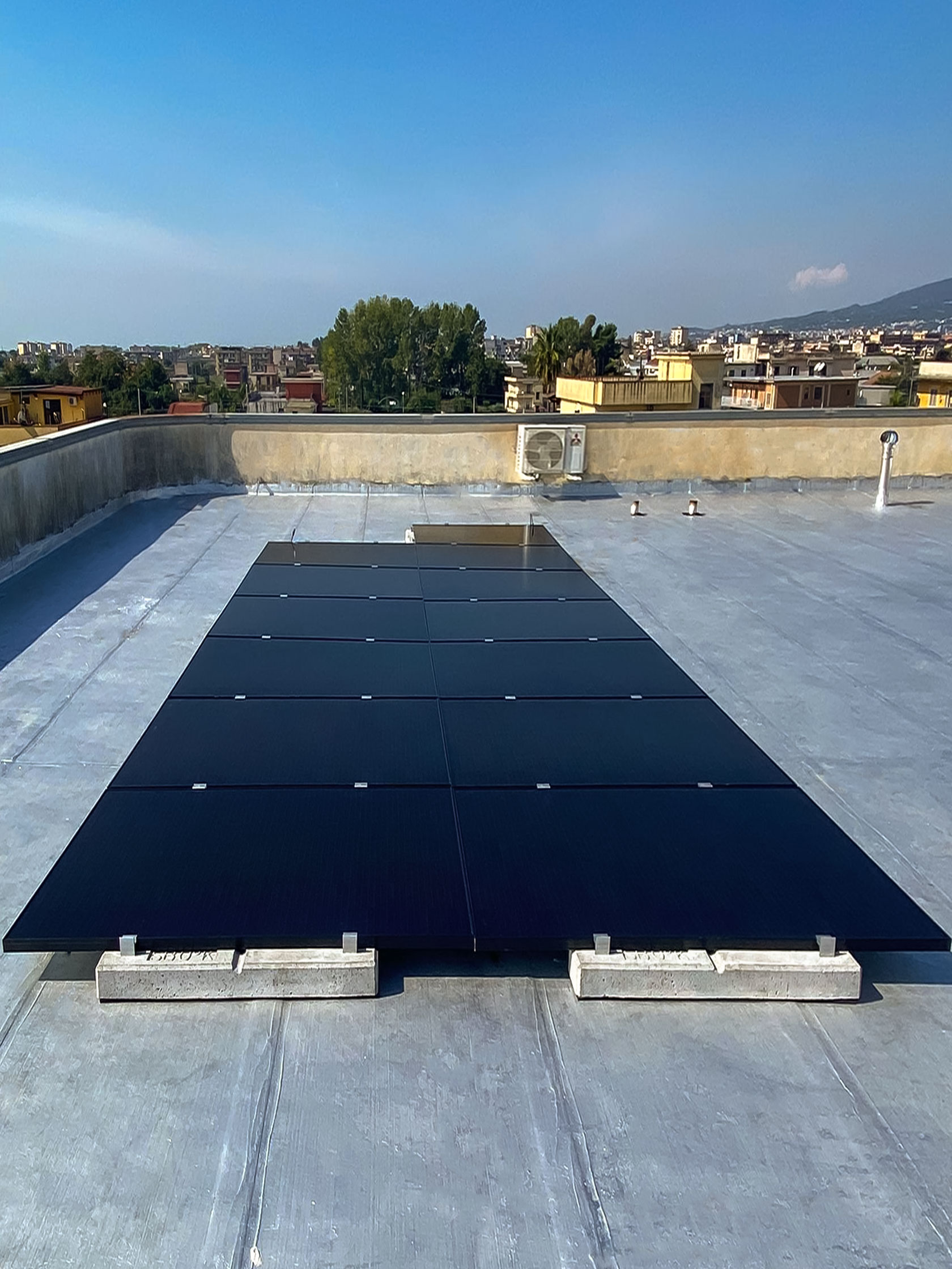 Impianto Fotovoltaico 5 kWp con 10 kWh di accumulo installato a Scafati, Salernodall'azienda DMT Solar installatore certificato Tesla Powerwall e Sunpower Maxeon impianto fotovoltaico in Campania, Lazio, Molise, Lombardia, Piemonte, ITALIA