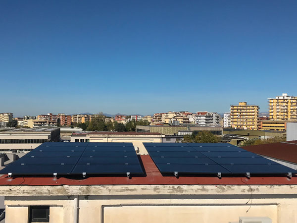 Impianto Fotovoltaico 60 kWp con ottimizzatori ed inverter SolarEdge installato a Casalnuovo, Napoli dall'azienda DMT Solar installatore certificato Tesla Powerwall e Sunpower Maxeon impianto fotovoltaico in Campania, Lazio, Molise, Lombardia, Piemonte, ITALIA