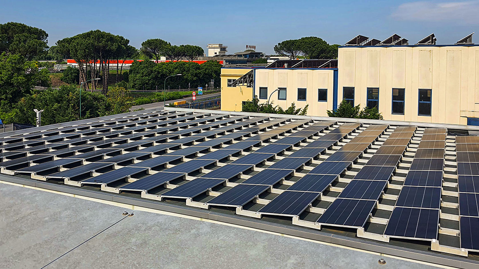 Impianto Fotovoltaico SunPower da 54,4 kWp installato a Nola, Napoli dall'azienda DMT Solar installatore certificato Tesla Powerwall e Sunpower Maxeon impianto fotovoltaico in Campania, Lazio, Molise, Lombardia, Piemonte, ITALIA