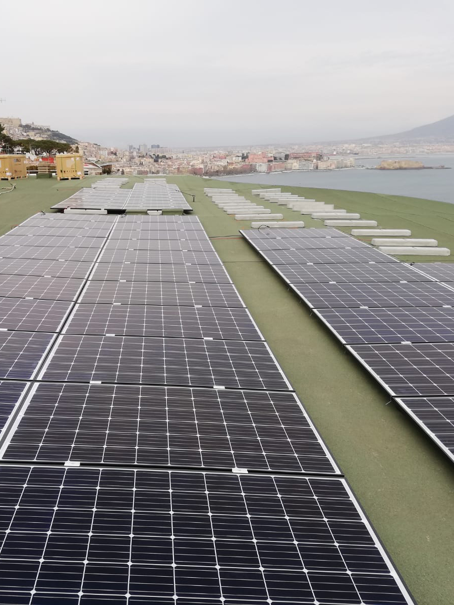 Impianto Fotovoltaico 58 kWp + 8 batterie Tesla 112 kWh installato a Napoli dall'azienda DMT Solar installatore certificato Tesla Powerwall e Sunpower Maxeon impianto fotovoltaico in Campania, Lazio, Molise, Lombardia, Piemonte, ITALIA