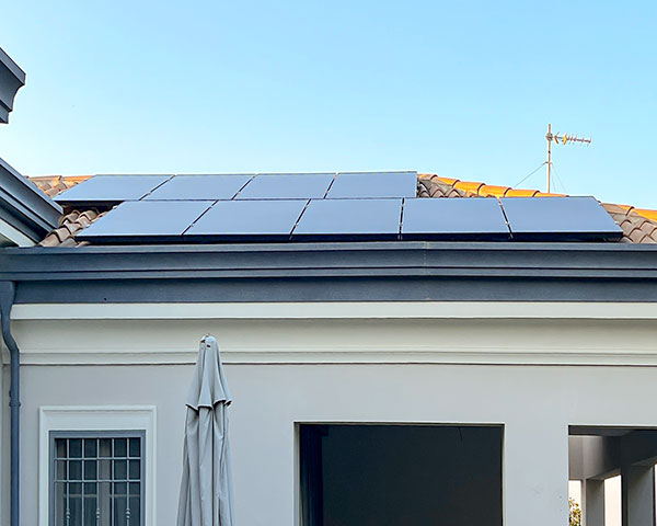 Impianto Fotovoltaico 3,8 kWp SunPower Maxeon AC installato a Roma dall'azienda DMT Solar installatore certificato Tesla Powerwall e Sunpower Maxeon impianto fotovoltaico in Campania, Lazio, Molise, Lombardia, Piemonte, ITALIA