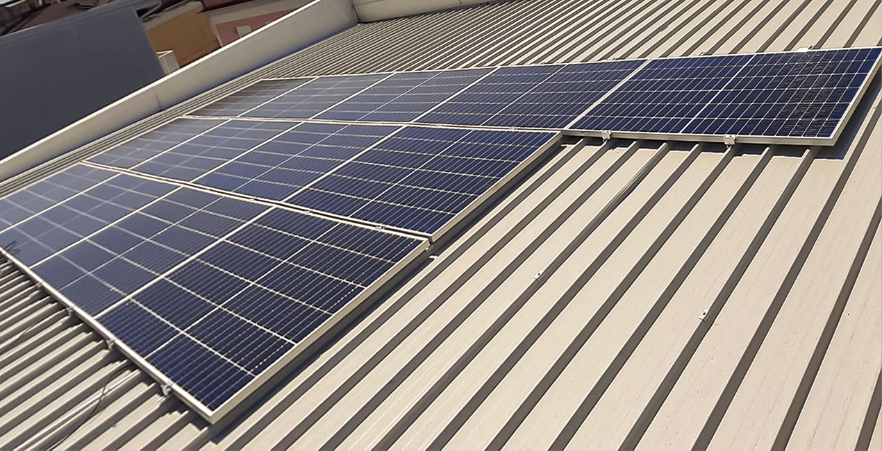 Impianto Fotovoltaico 6 kWp + batterie Tesla 14 kWh installato a Caivano, Napoli dall'azienda DMT Solar installatore certificato Tesla Powerwall e Sunpower Maxeon impianto fotovoltaico in Campania, Lazio, Molise, Lombardia, Piemonte, ITALIA