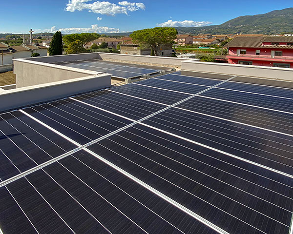 Impianto Fotovoltaico 9,43 kWp SunPower installato a Sora, Frosinone dall'azienda DMT Solar installatore certificato Tesla Powerwall e Sunpower Maxeon impianto fotovoltaico in Campania, Lazio, Molise, Lombardia, Piemonte, ITALIA