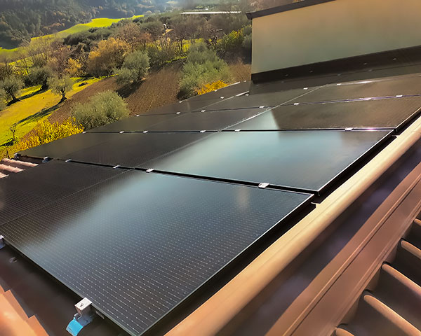 Impianto Fotovoltaico 7 kWp SunPower con 9,6 kWh di accumulo installato a Montemilone, Potenza dall'azienda DMT Solar installatore certificato Tesla Powerwall e Sunpower Maxeon impianto fotovoltaico in Campania, Lazio, Molise, Lombardia, Piemonte, ITALIA