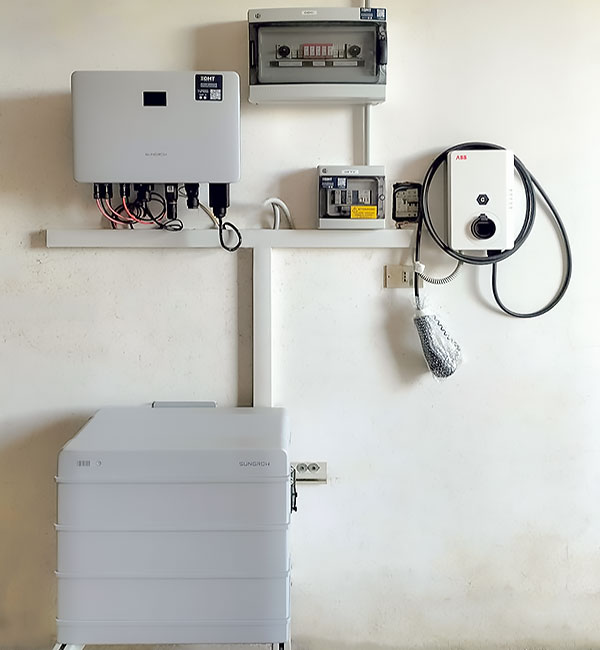 Impianto Fotovoltaico 7 kWp SunPower con 9,6 kWh di accumulo installato a Montemilone, Potenza dall'azienda DMT Solar installatore certificato Tesla Powerwall e Sunpower Maxeon impianto fotovoltaico in Campania, Lazio, Molise, Lombardia, Piemonte, ITALIA