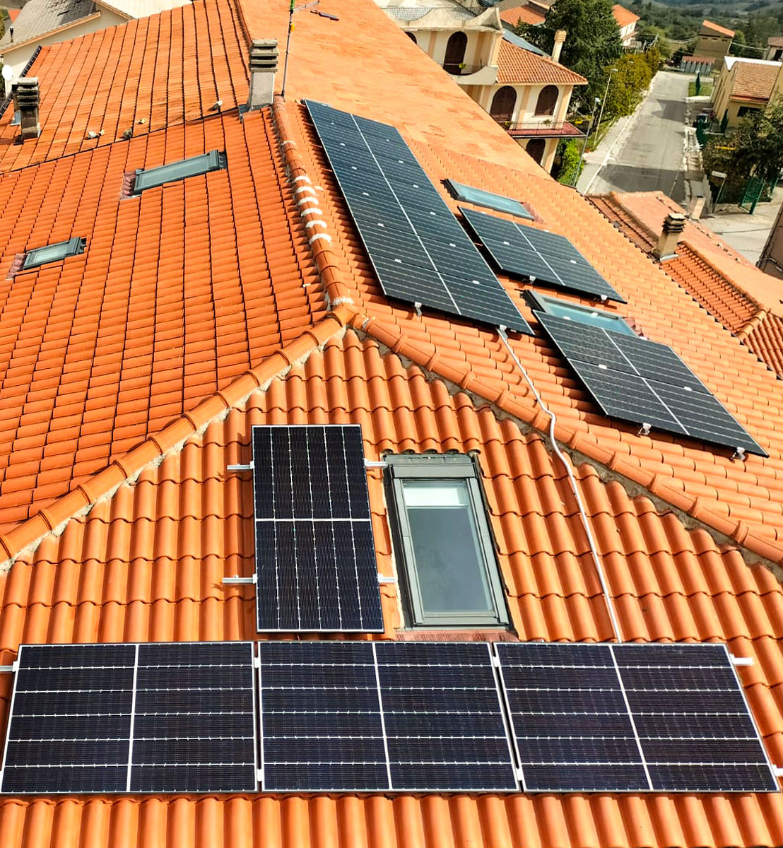 Impianto Fotovoltaico 6,15 kWp con 10 kWh di accumulo installato a Sant'Elia a Pianisi, Campobasso dall'azienda DMT Solar installatore certificato Tesla Powerwall e Sunpower Maxeon impianto fotovoltaico in Campania, Lazio, Molise, Lombardia, Piemonte, ITALIA