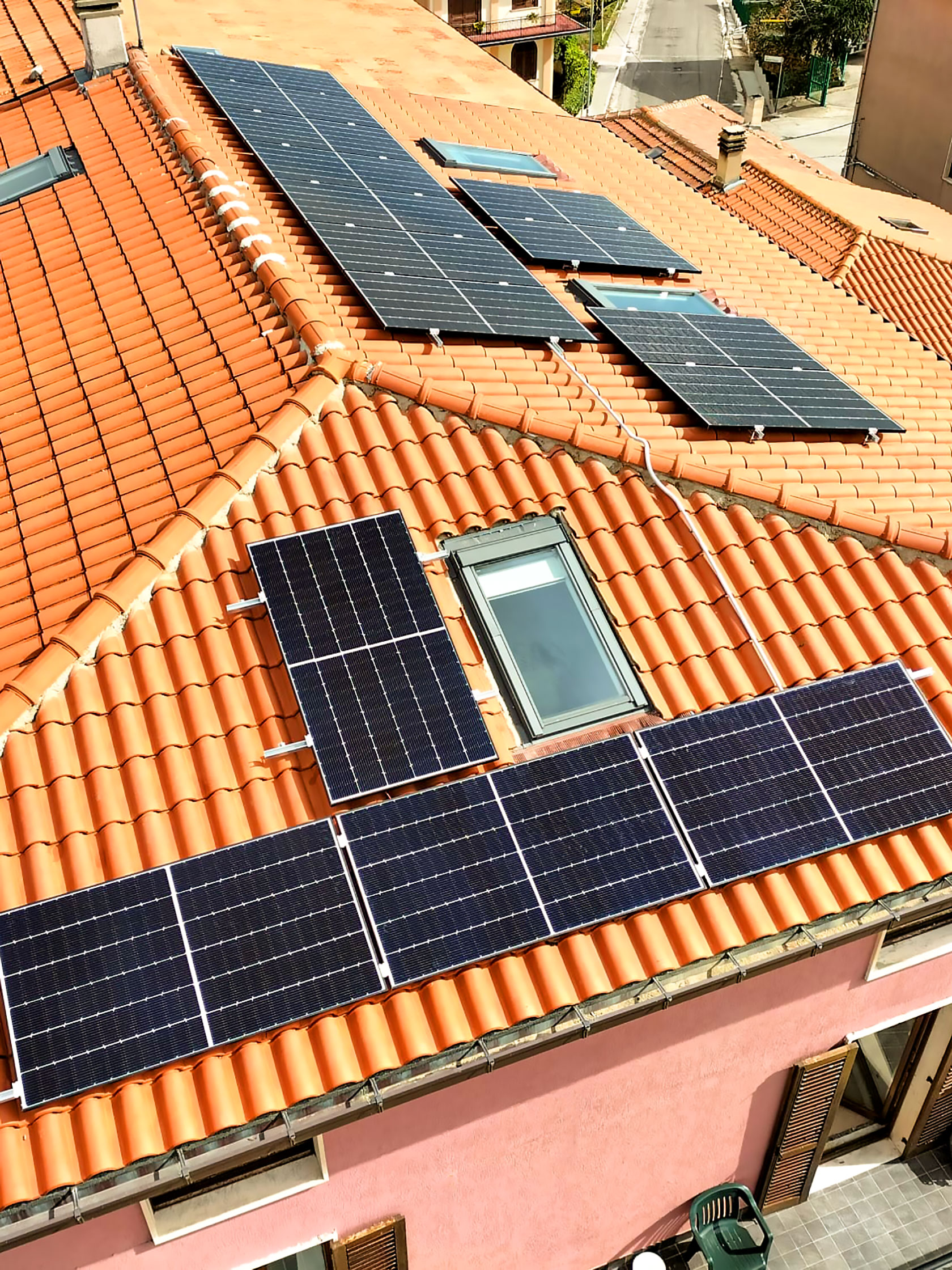 Impianto Fotovoltaico 6,15 kWp con 10 kWh di accumulo installato a Sant'Elia a Pianisi, Campobasso dall'azienda DMT Solar installatore certificato Tesla Powerwall e Sunpower Maxeon impianto fotovoltaico in Campania, Lazio, Molise, Lombardia, Piemonte, ITALIA