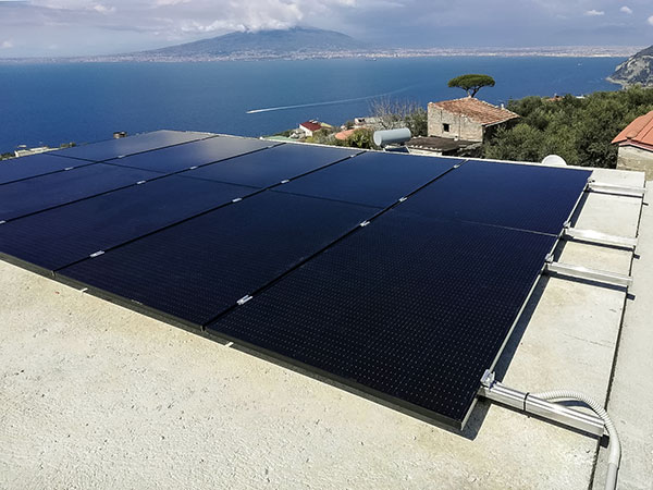 Impianto Fotovoltaico 6,48 kWp SunPower con 9,6 kWh di accumulo installato a Vico Equense, Napoli dall'azienda DMT Solar installatore certificato Tesla Powerwall e Sunpower Maxeon impianto fotovoltaico in Campania, Lazio, Molise, Lombardia, Piemonte, ITALIA