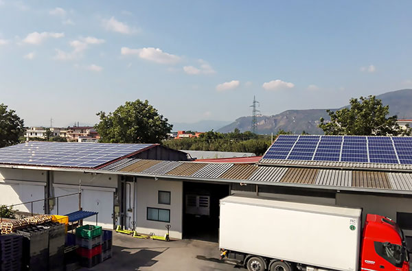 Impianto Fotovoltaico 60 Kwp installato a Poggiomarino, (NA) dall'azienda DMT Solar installatore certificato Tesla Powerwall e Sunpower Maxeon impianto fotovoltaico in Campania, Lazio, Molise, Lombardia, Piemonte, ITALIA