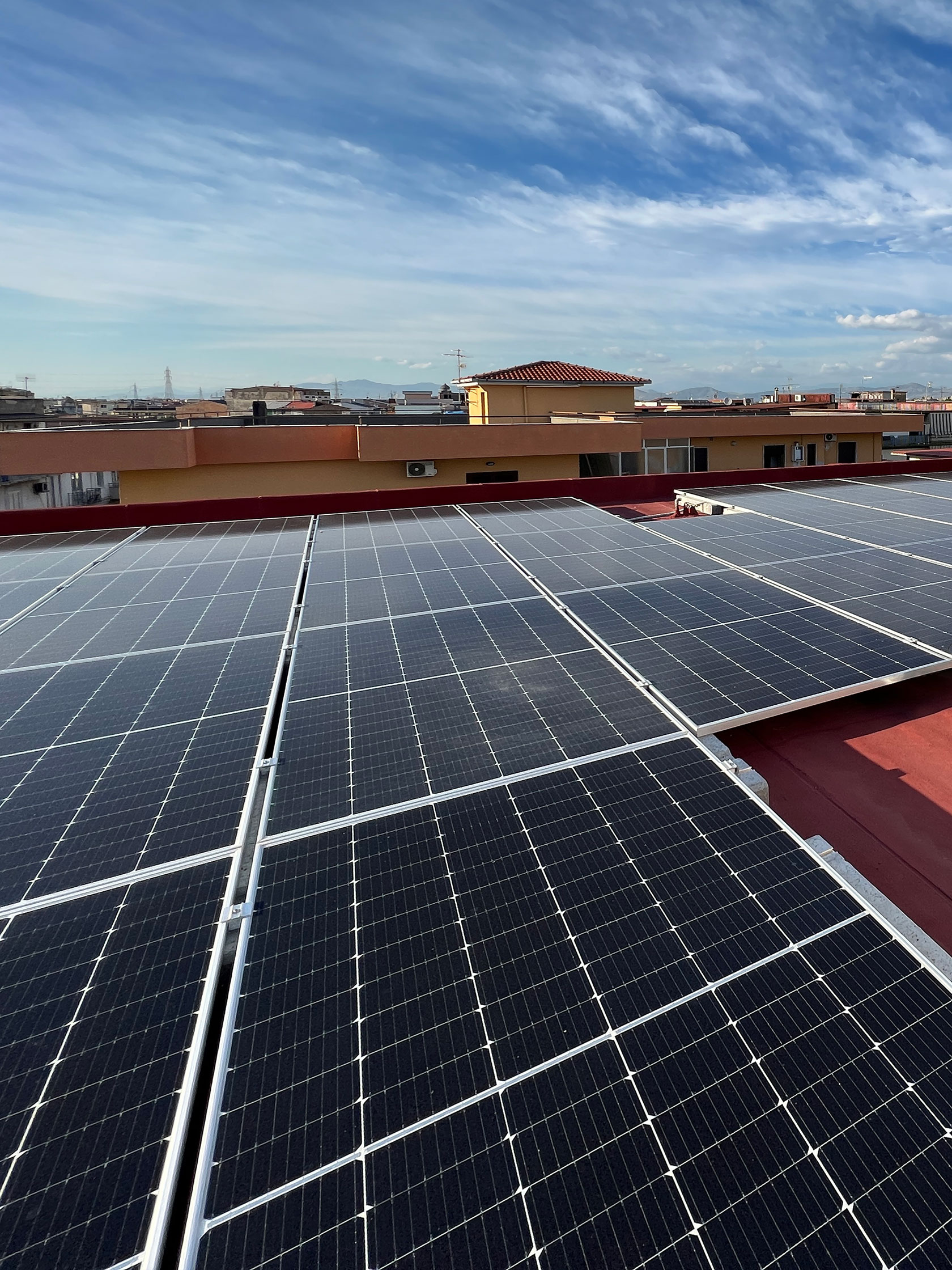Impianto Fotovoltaico 51 kWp + 30 Kwh batterie - Crispano, (Napoli) DMT Solar impianti fotovoltaici in tutta Italia residenziale e aziendale business, installatore certificato Tesla Powerwall e Sunpower Maxeon